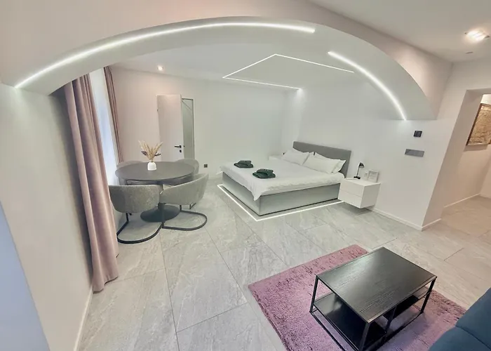 Hagenauer House شقة